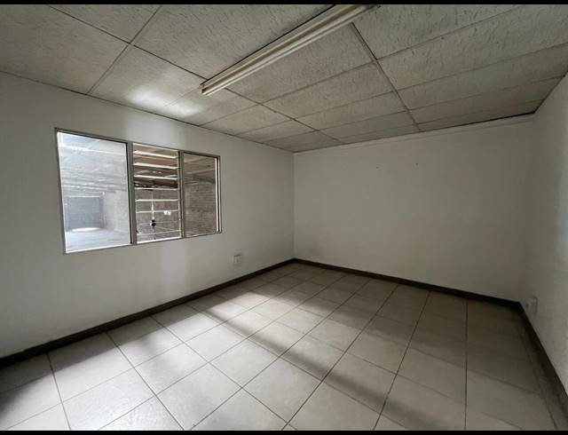 994M² WAREHOUSE TO LET IN KYA SANDS